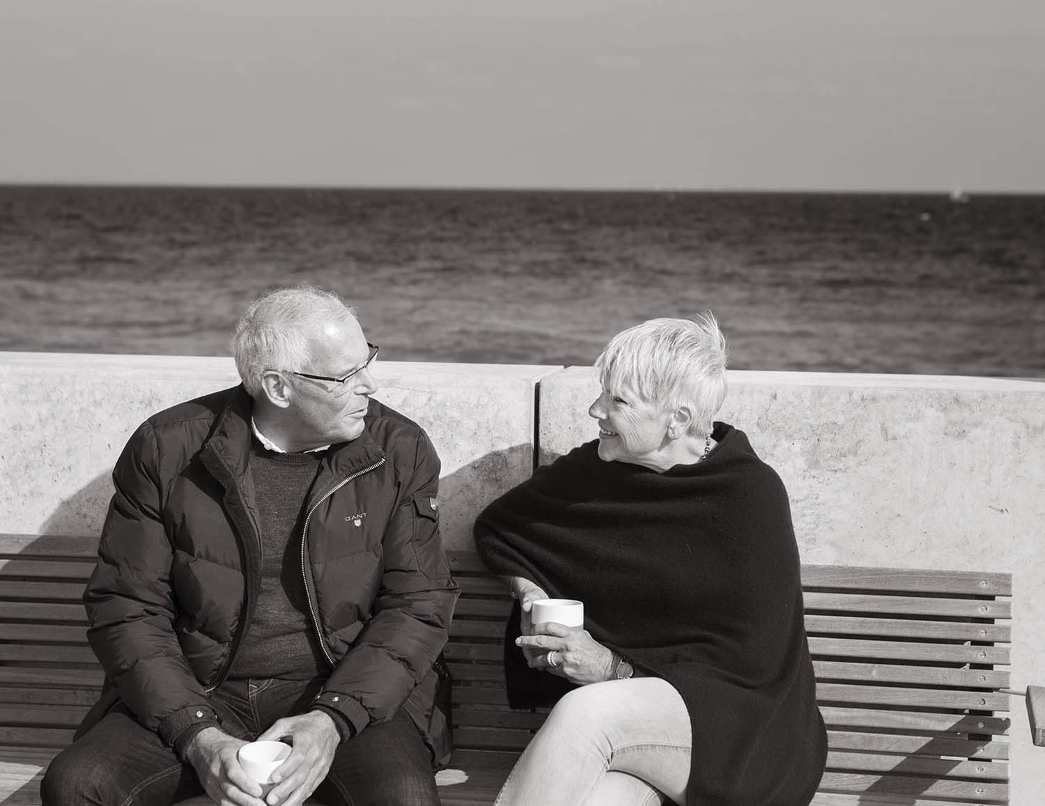 Project_10 Ældre par på bænk ved vandet